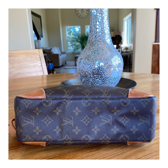😎SOLD😎AUTHENTIC LOUIS VUITTON BOULOGNE 30 - Picture 5 of 8